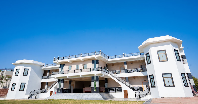 RESORT GOLDEN CAVE — Resort hotel